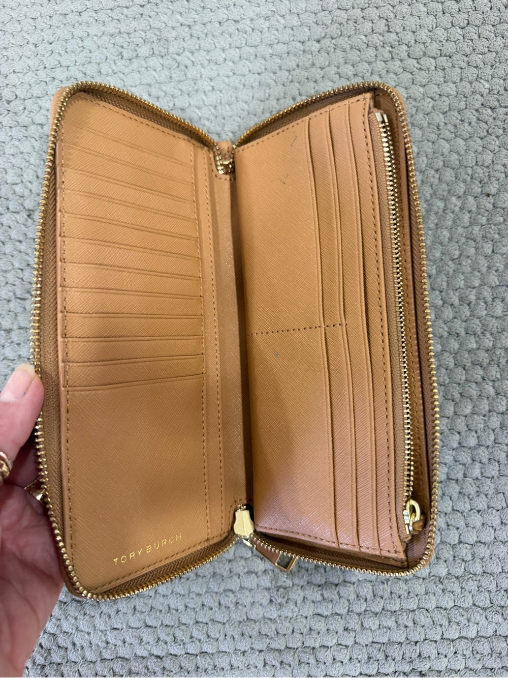 Tory Burch Saffiano Zip Around Wallet in Camel with Gold Logo - Picture 3 of 4